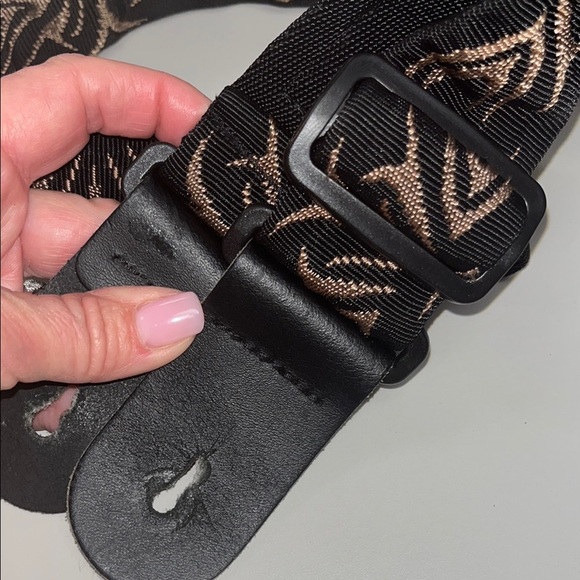 Planet Waves Black and Brown guitar strap / preowned adjustable sizing - Picture 3 of 7